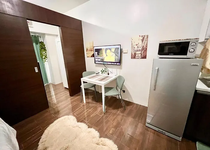 Skyline Serenity Designer 1br With Balcony At Air *