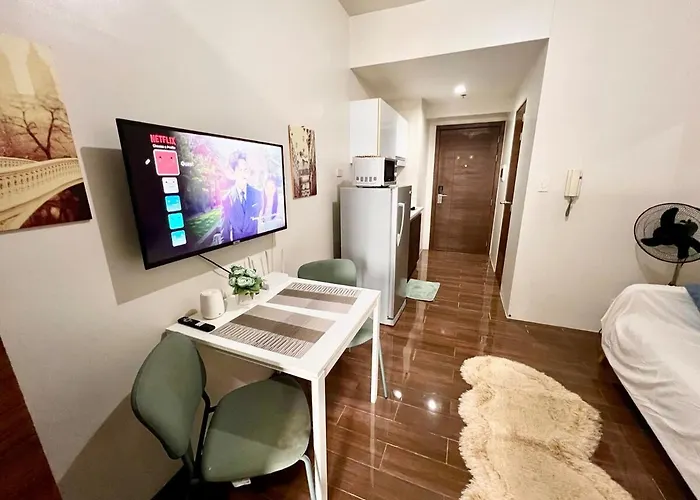 Skyline Serenity Designer 1br With Balcony At Air * Manila