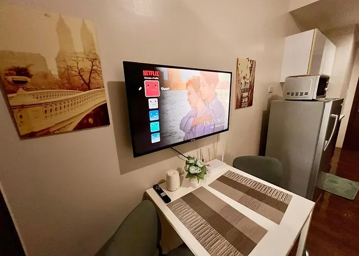Skyline Serenity Designer 1br With Balcony At Air *